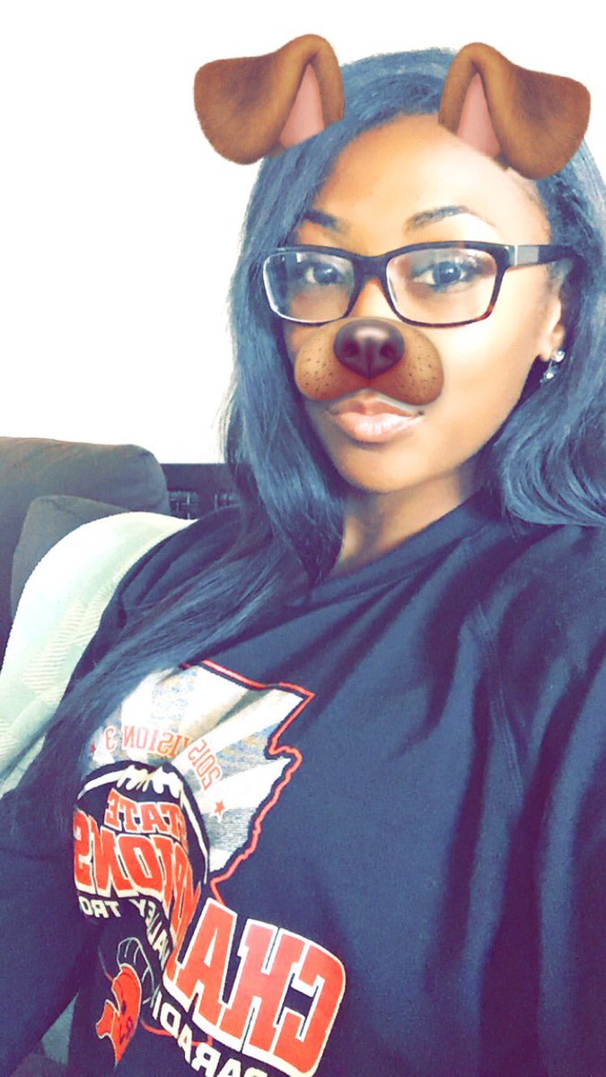 itsme_keeks_'s tweet photo. Blind girls need love too👓❤️ #FineWomenInGlasses https://t.co/APe3gRYCyJ