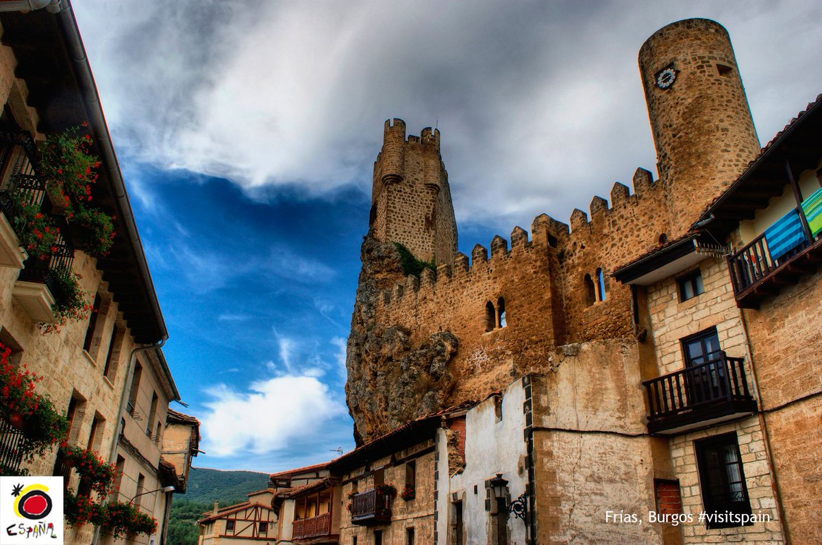 EspanaEnLatam's tweet photo. Have you ever been to Frías? It’s a charming medieval village in the province of #Burgos, the perfect choice for a getaway! 😍 #VisitSpain https://t.co/yyRKdEydG5