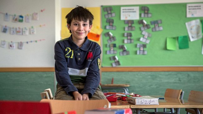 elmundoes's tweet photo. De Guilllén a Adrián. Hoy las secciones de Sociedad, Ciencia y Cultura de la edición impresa están dedicadas a este #DiaUniversalDelNiño https://t.co/lLxaTSf9jl
