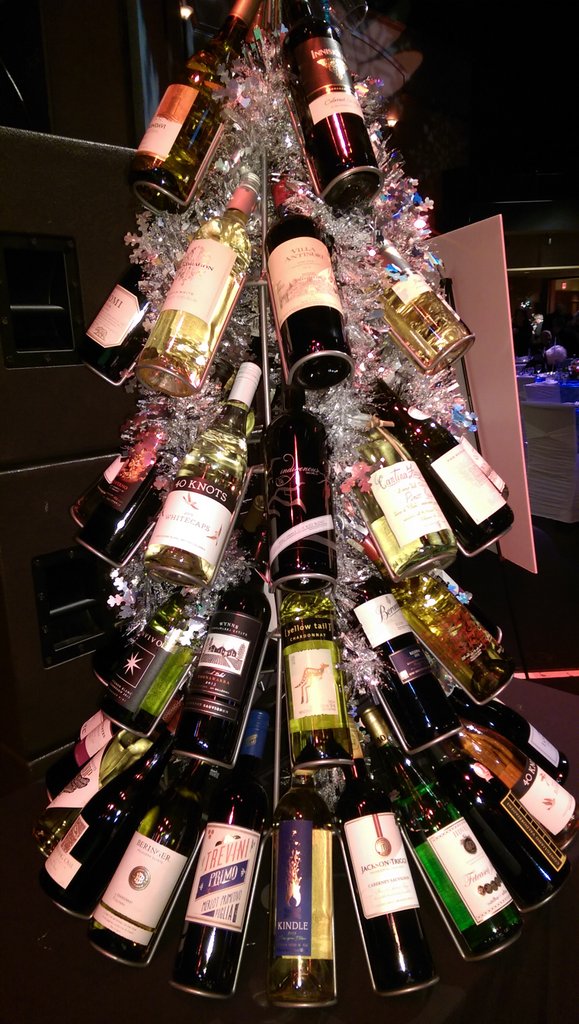TSutherlandCPA's tweet image. Not sure that I am going to be winning the winter tree @CrossroadsCares Gala