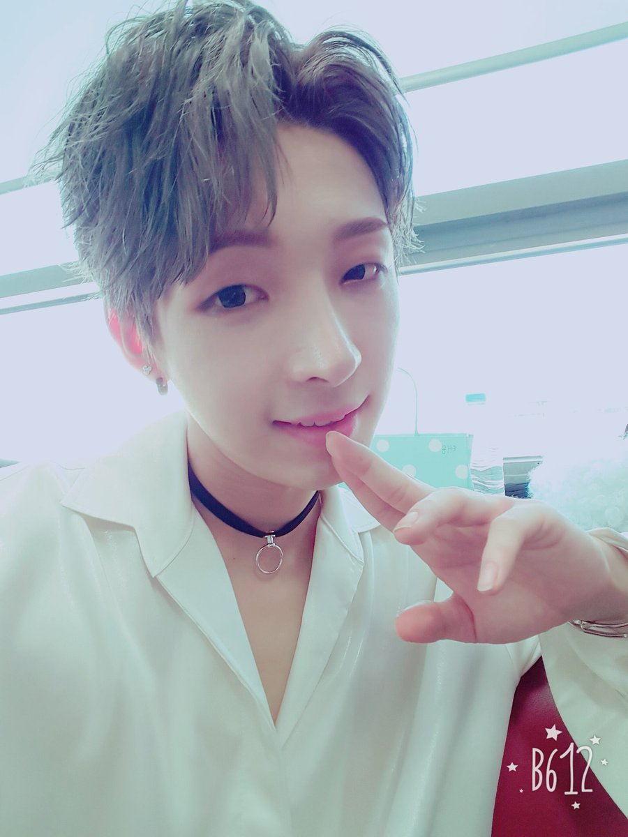 SNUPERJAPAN's tweet photo. 明日は月曜日…週末終わらないで欲しいですね…
皆さん会いたいです〜><

#SNUPER #스누퍼 #サンホ #상호 #SWING #愛してる https://t.co/xI1bntDvuo