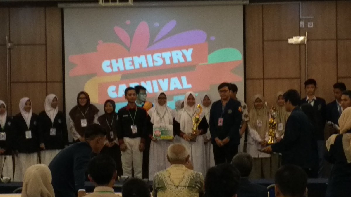 ChemCarnival16's tweet photo. [Live Report Chemistry Carnival 2016]
Juara 3 LKTI Chemistry Carnival 2016 diraih oleh SMA Sidayu Gresik. Congratulation!🙌🙌 https://t.co/t4EQcCVZbf