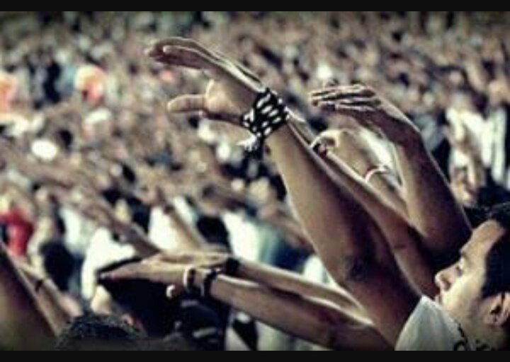 BEŞİKTAŞın kapattırılan güçlü hesaplarından <a href="/YuruGunese/">Haydi Kalk Ayağa</a> hesabı @BjkBlog olarak, @iykibesiktasvar ise @besiktasiykivar olarak devam etmekte!