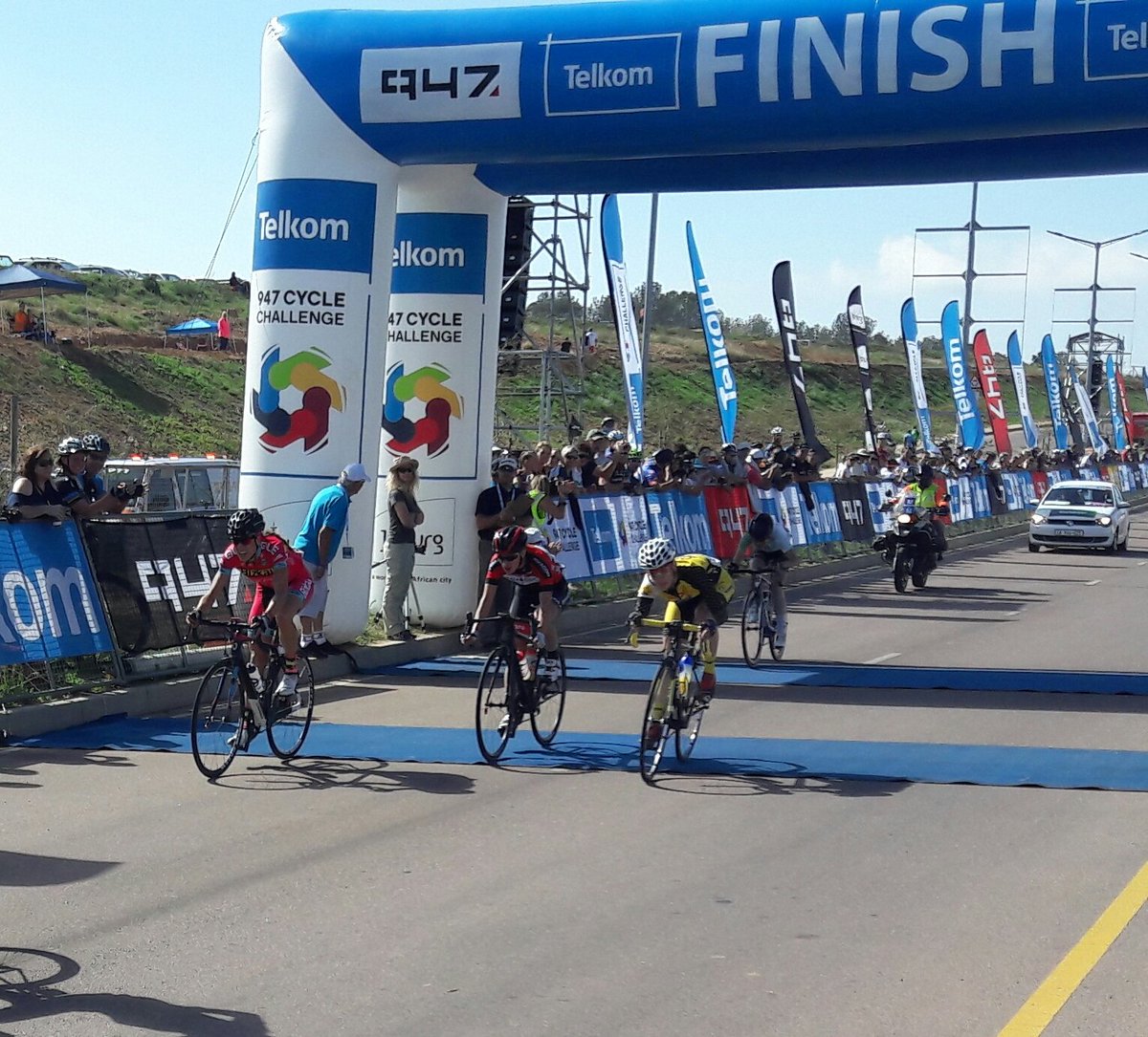 UberActiveDadda's tweet image. @LiseOlivier pipping @CarlaOberholzer in the sprint for 3rd! South African ladies fought hard today! Giving us a great @947Cycle finish.