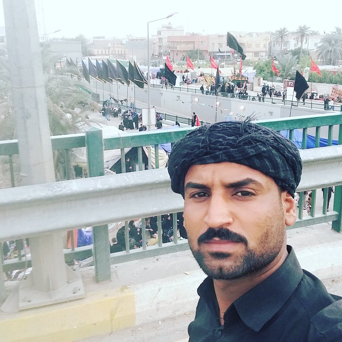 وطن بي #كلشي
                    بس بكلشي بي #موت

الحلوة البي بقت بس #الزيارة