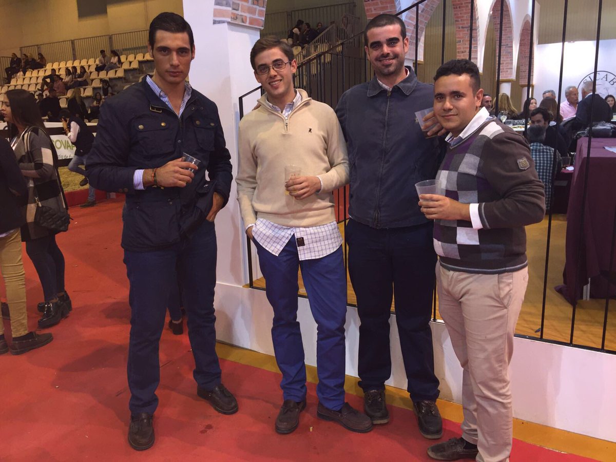 La gente de la hípica buena ahí!! #SICAB16 #arenaa 😆