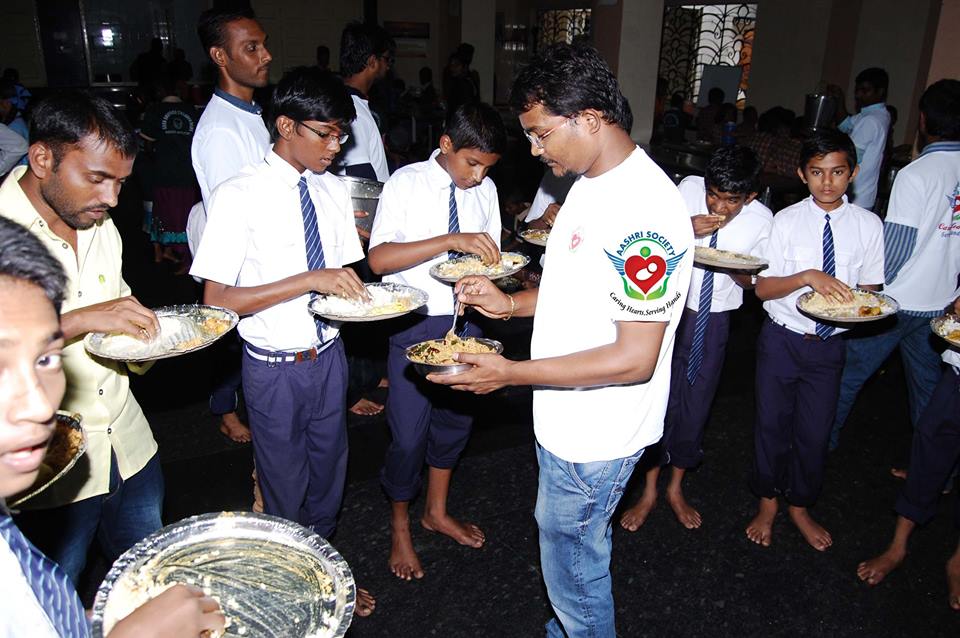 aashrisociety's tweet photo. https://t.co/YR2YE89jbb
https://t.co/szCpluYNjm
we love to see the smiling faces of the people we feed
#Aashri #Aashriteam #AashriNGO https://t.co/0E5ookHiAL