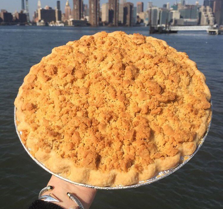MagnoliaLebanon's tweet photo. Apple crumb pie &amp; a special view to wish you a blissful Sunday! Don't forget to place your orders for Thanksgiving! https://t.co/WifcMOzqud