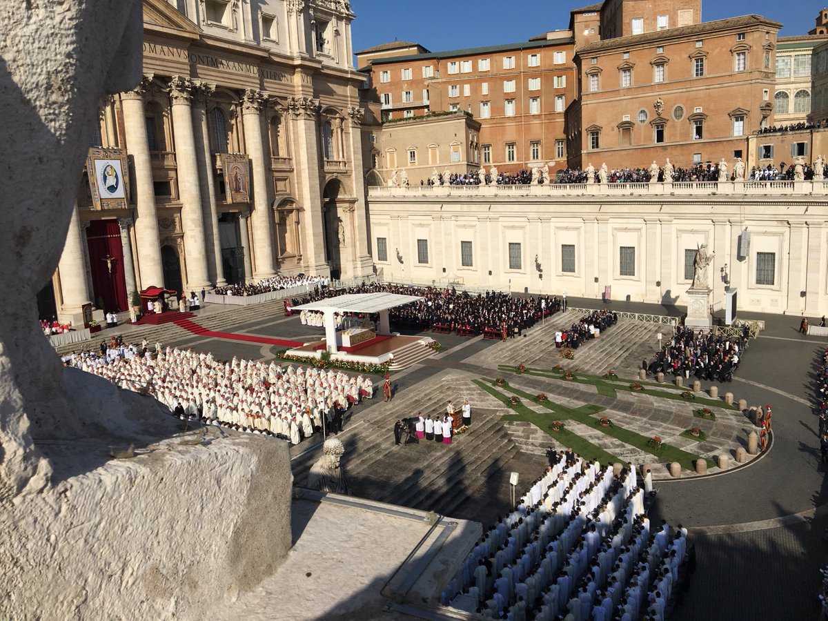 vikkiortiz's tweet photo. Thousands gather at the Vatican making the close of the year of Mercy. @Pontifex @archchicago @TribSeeker https://t.co/j1BzQf7KDu
