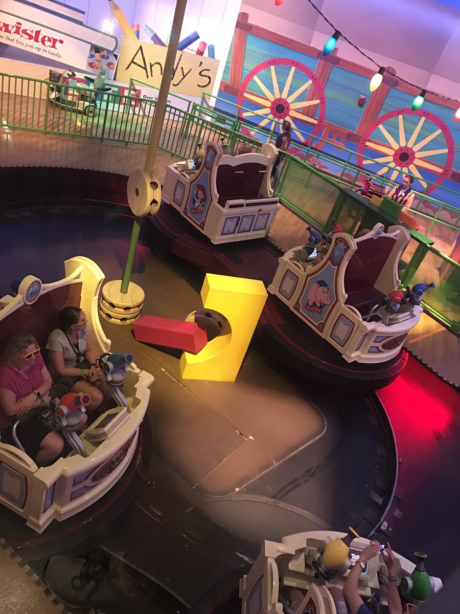 ゆーけつ Nyハロdclレポ中 Wdwのトイストーリーマニア 増築されてた 左側が新でスタンバイ 右側が旧でファストパス 新しい方の乗り場はシー版に似てるなという印象 Qラインにポテトヘッドがいたと思うけど 撤去されてました 残念 ゆーけつ Nyハロdclレポ中 Wdwのトイストーリーマニア 増築されてた 左側が新でスタンバイ 右側が旧でファストパス 新しい方の乗り場はシー版に似てるなという印象 Qラインにポテトヘッドがいたと思うけど 撤去されてました 残念