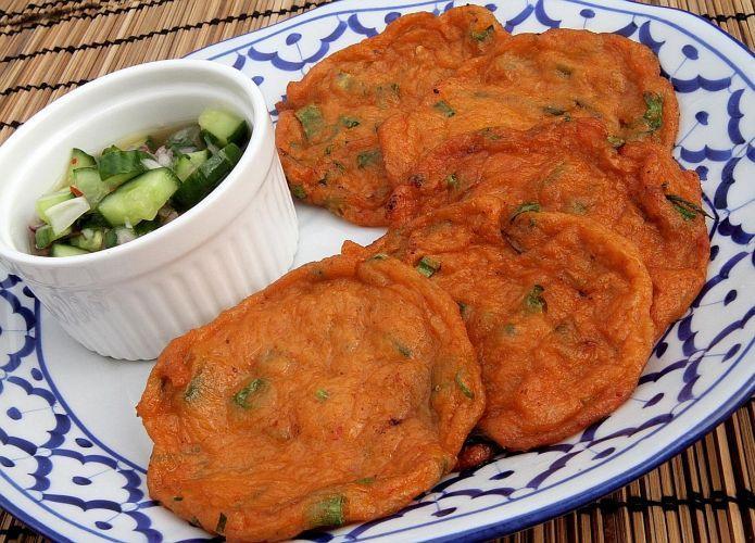 TNP__M's tweet photo. Craving for some Thai-style fish cakes? Our Hed Chef Hedy Khoo shows you how to make them. https://t.co/SWbDL7tc5Y https://t.co/H02VXWBtfA