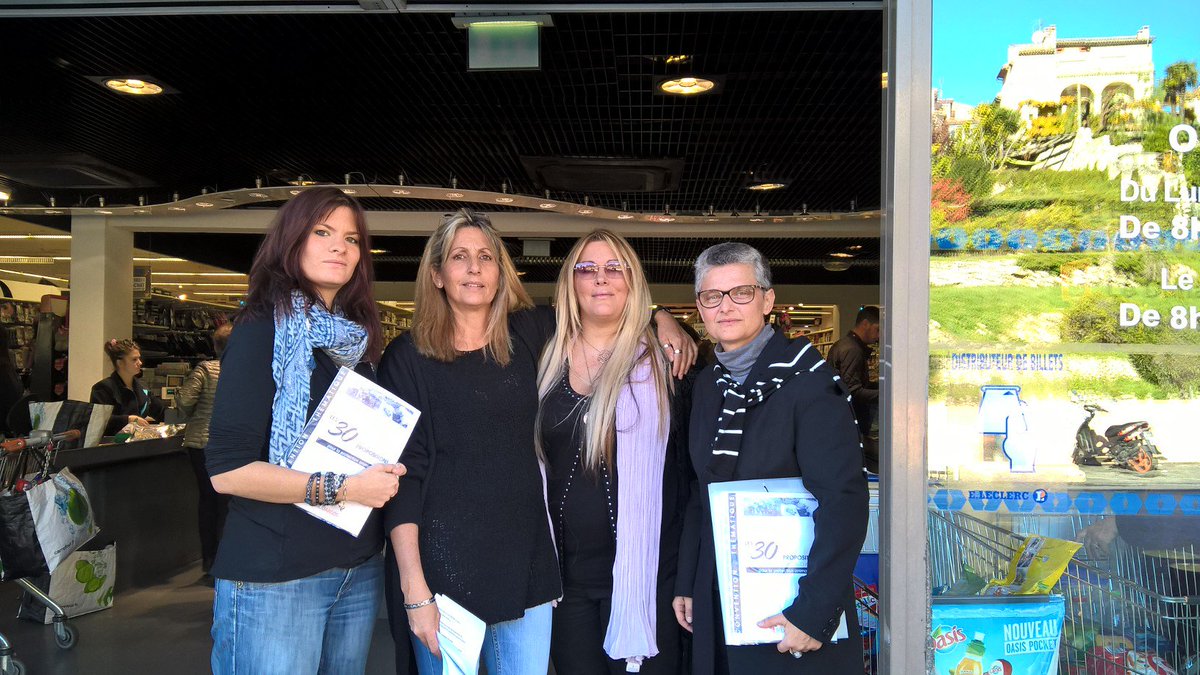 yotcatherine's tweet photo. #vence #collectifbelaudargos remise de nos 30 propositions à la #Spaca et #loana lors de la collecte de nourriture ce samedi. https://t.co/B9jbUlQkeW