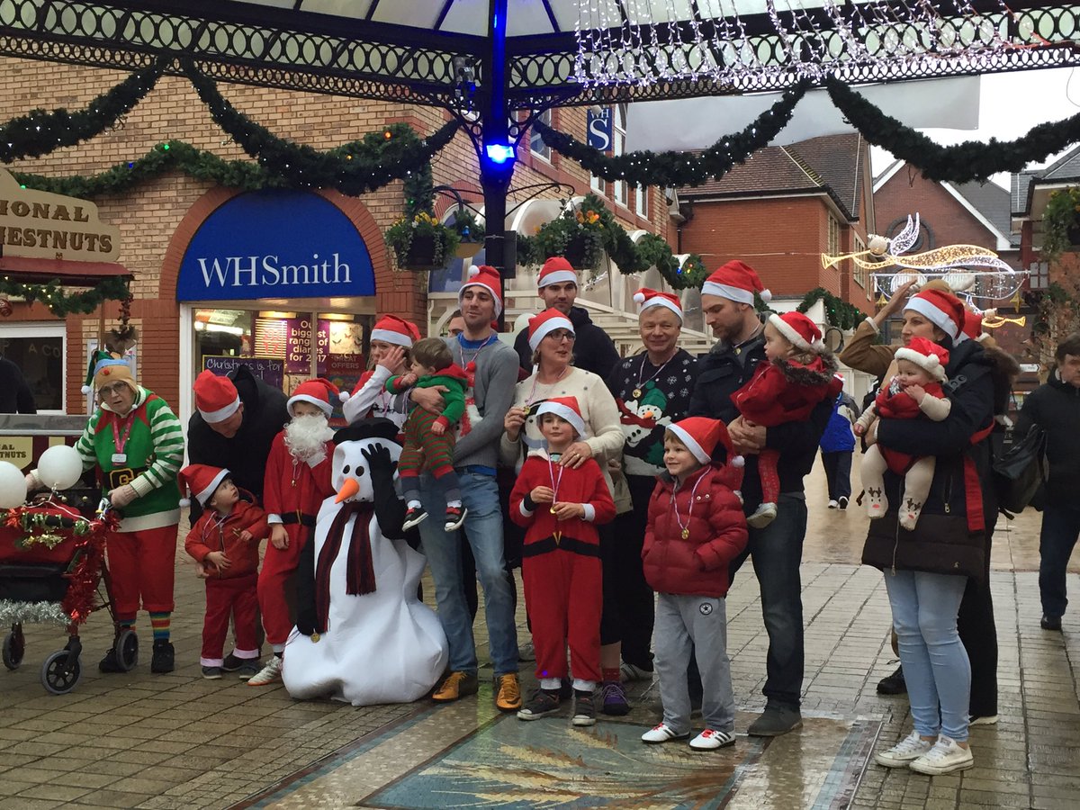 BraintreeXmas's tweet photo. Raising money for @FarleighHospice great job @GeorgeYard #braintreexmas https://t.co/C3Wj8UiVcX