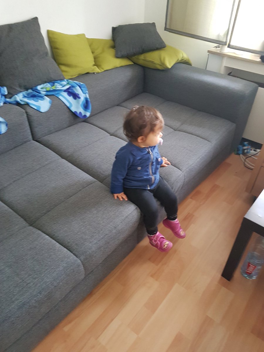GiuDi4's tweet photo. My #sofa #somuchspace for a #babygirl #Luv  #mylife https://t.co/uxELU6Mepq