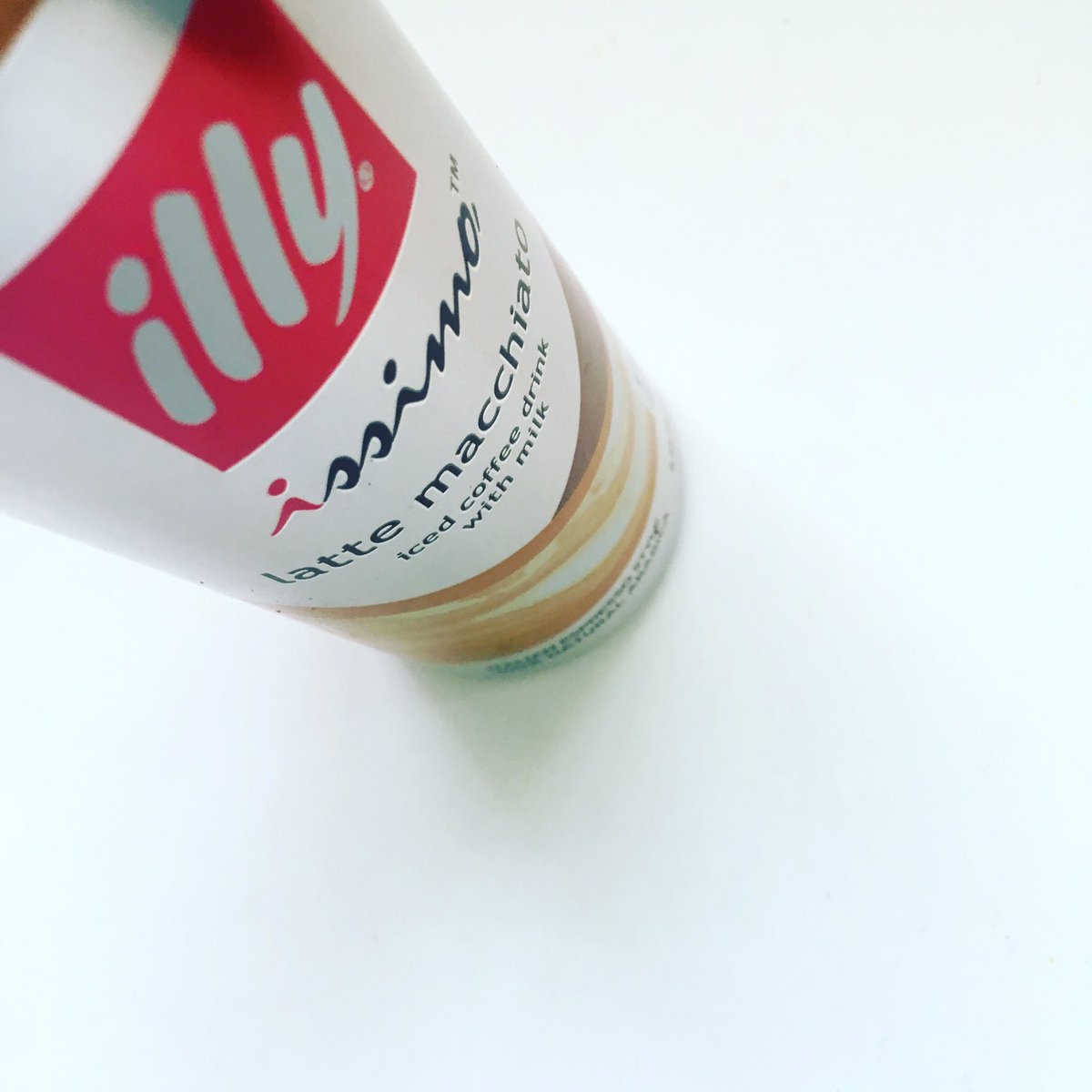 ansiacl's tweet photo. gracias! @illychile por este refrescante detalle! #illyissimo #café #helado #arábico #icedcoffee #latte @illyUSA @illycaffe https://t.co/MGXEqh76ug