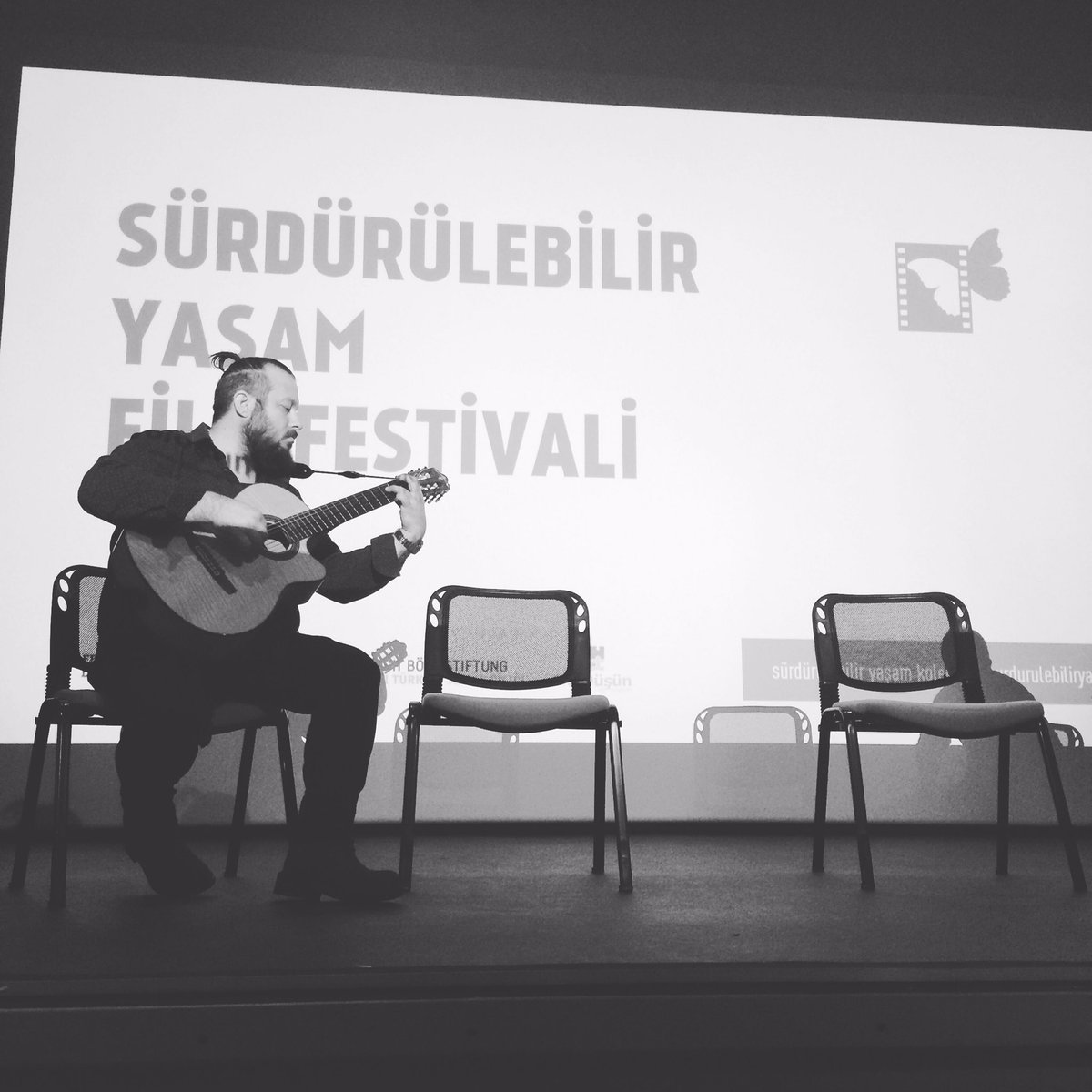 AtolyeDeneme's tweet photo. #sürdürülebiliryaşam #SYFF2016 #syffizmir #sürdürülebilir #yaşam #film #festival 😊 https://t.co/kfqxpayO1v