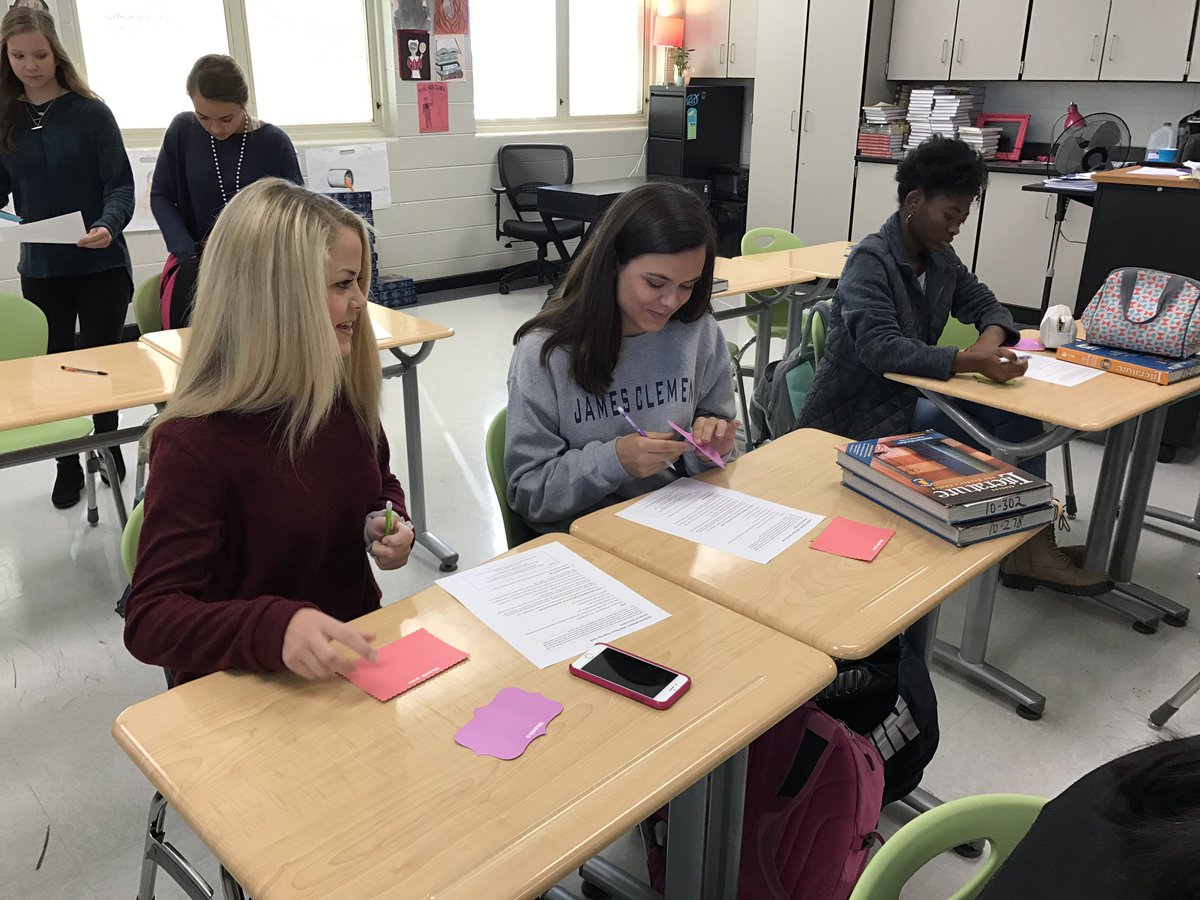 Candace_Baum's tweet image. Jr. Civ girls working on "thank you" cards for the NICU nurses at Huntsville Hospital-awesome group of students! #mcsconnect #proudtobeajet