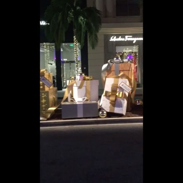 magelicasvoyage's tweet photo. Look who I found on #RodeoDrive...#magelica #rodeogivesback #onlyonrodeo Shop Magelica… https://t.co/I2ZkCK64Q5 #sharethemagic #magelica https://t.co/6DVHdILG1k