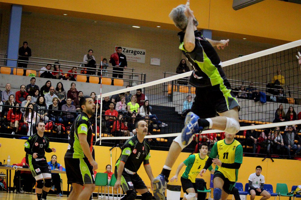 ClubVoleibolZGZ's tweet photo. Derrota del @ClubVoleibolZGZ 1-3 frente al @villalbavoley el día de su presentación. #CVZ https://t.co/IS69ZGATmO https://t.co/v5V4LhFUHc