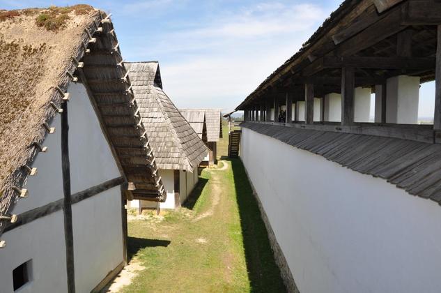 Schwaebische's tweet photo. 23 000 Besucher: Wart Ihr auch schon mal im Freilichtmuseum #Heuneburg in #Hundersingen? (josy)
https://t.co/FYUB5XAFlF https://t.co/cHp486VRLD