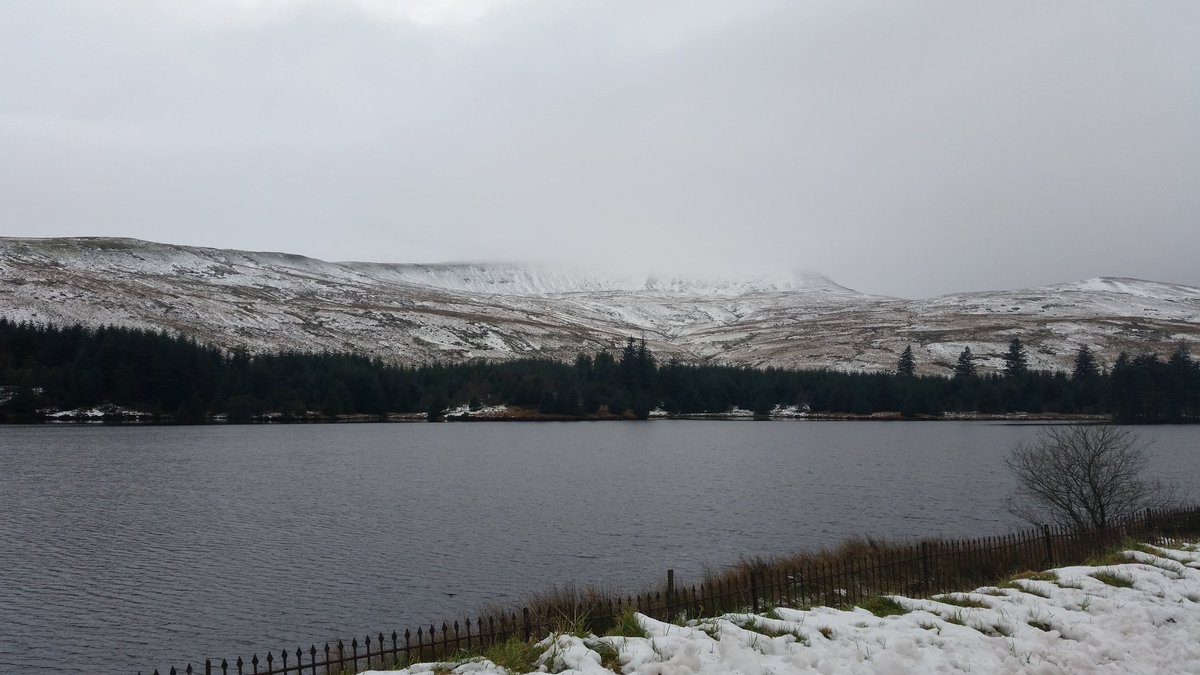 PMTJones's tweet photo. A snowy Brecon Beacons #festive #firstsnows #magical @BreconBeaconsNP @VisitBeacons https://t.co/tHRVS1zDoz
