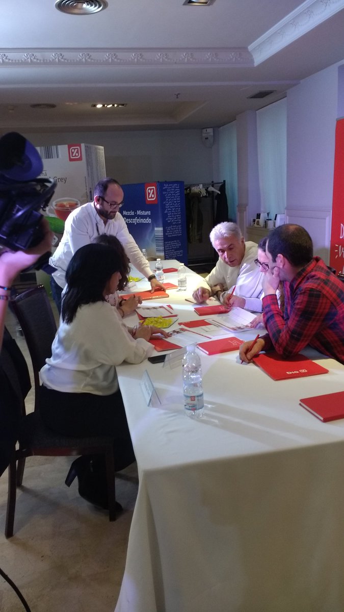 betsyandthecity's tweet photo. #CampeonatoDEMOS, #FinalDEMOS y @demos_lavuelta - 6 platos de pasta muy ricos, 2 Esthers muy contentas y una final ๐๐ https://t.co/pV7mWRiaTi