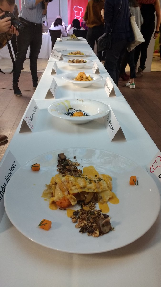 betsyandthecity's tweet photo. #CampeonatoDEMOS, #FinalDEMOS y @demos_lavuelta - 6 platos de pasta muy ricos, 2 Esthers muy contentas y una final ๐๐ https://t.co/pV7mWRiaTi