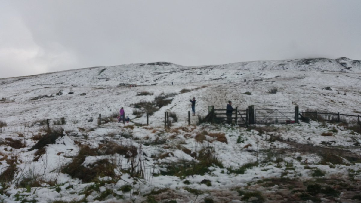 PMTJones's tweet photo. A snowy Brecon Beacons #festive #firstsnows #magical @BreconBeaconsNP @VisitBeacons https://t.co/tHRVS1zDoz