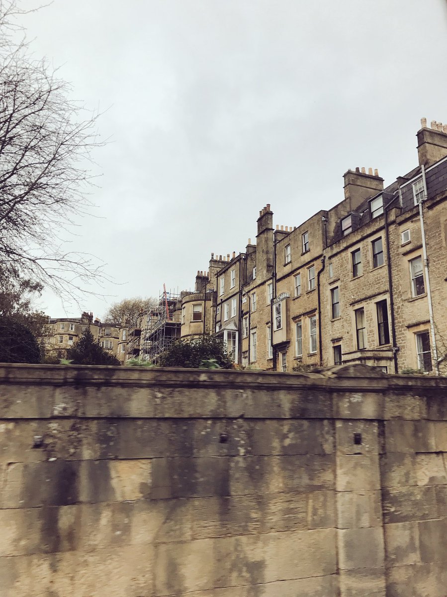 LaGraceNavarro's tweet photo. Día 7 en Londres, conocer Stonehenge y Bath (de las ciudades más bonitas que he conocido). Con @PrincElsa #MamaIntegral https://t.co/reL0tZft5X