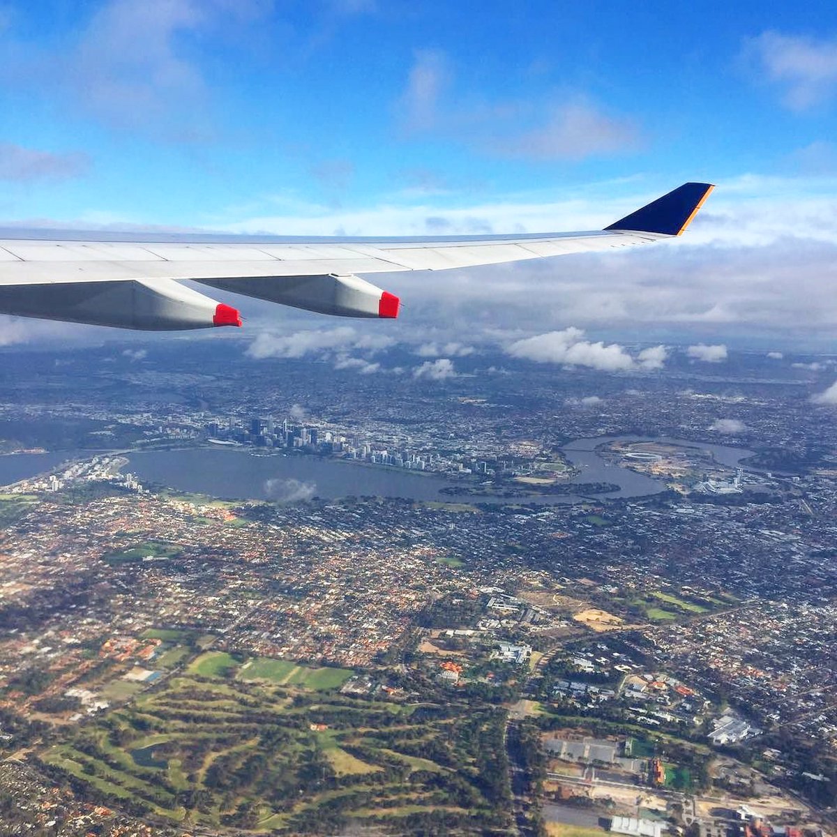 PerthAirport's tweet photo. A stunning #Perth view from the air to help soothe those Sunday night blues. 🏙✈️✔️ Photo by @jas_min_27 (IG) https://t.co/KqhQdn0uFx