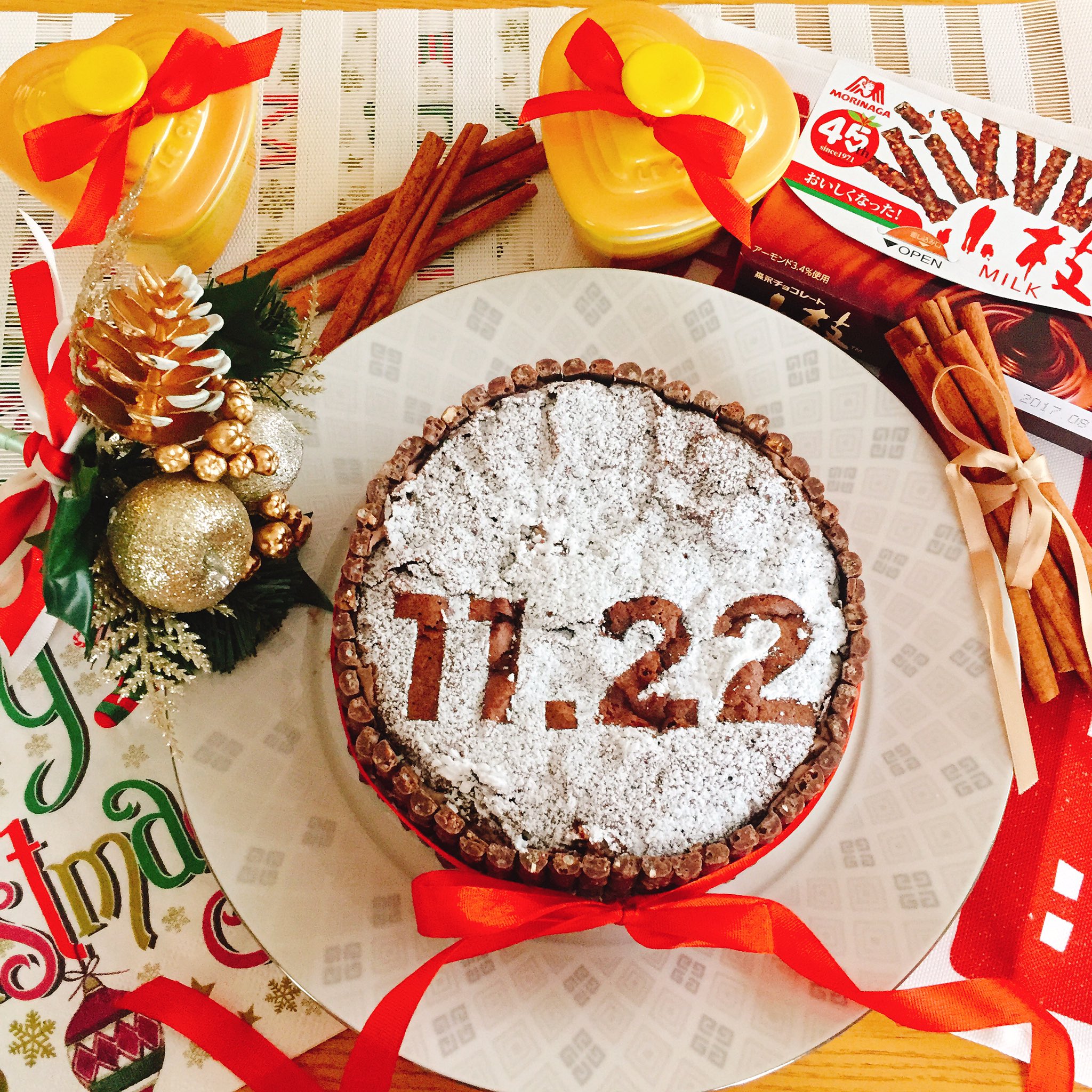 森永製菓 おめでとうございます お菓子みたいに甘くて楽しいご家庭を Rt Moeniymouse11 去年のいい 夫婦の日に入籍し初めての結婚記念日はガトーショコラに小枝さん使って小枝さんの45周年と一緒にお祝いします 小枝45 T Co Cq2k2mwofb