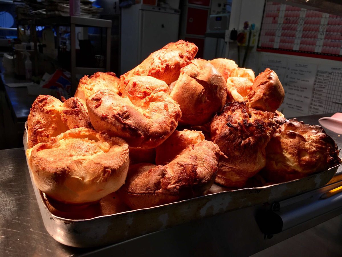 BananaHamble's tweet photo. The #yorkshirepuddings are ready! #SundayLunch in #Hamble from midday today! Roast lamb &amp; minted gravy!! #live #music from 4pm https://t.co/XvkP4DVFFt