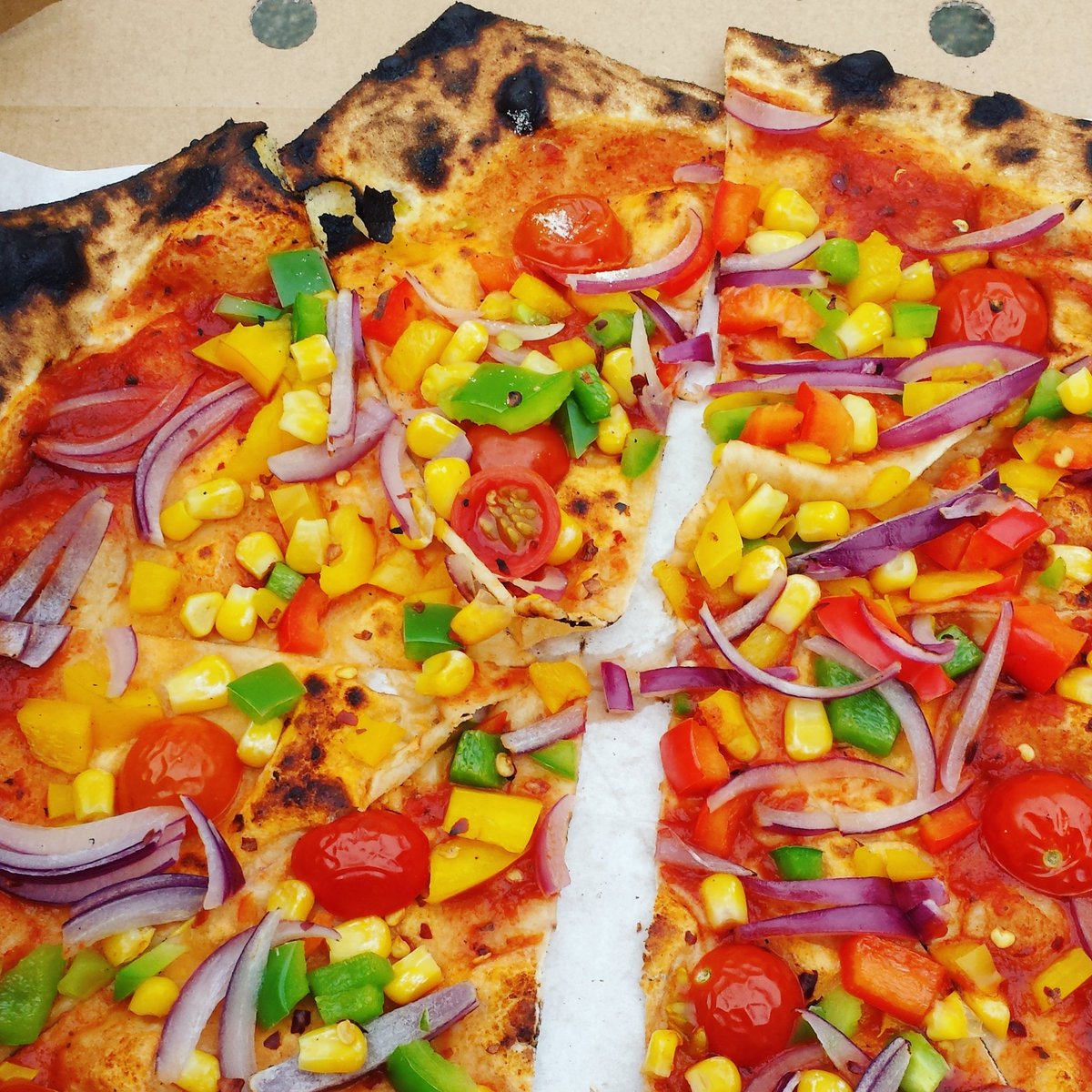 klcolclough's tweet photo. Gorgeous thin and crispy pizza @nonninas #vegan https://t.co/p1mXVWnz93