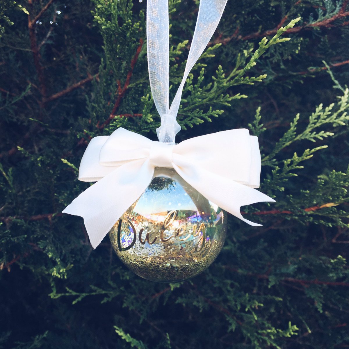 yourBridesMade's tweet photo. *Let's get crafty* make your own personalised #christmas baubles, just in time for christmas! Visit here: https://t.co/CgFhSOohy3  #diy https://t.co/uI66s1WTVh