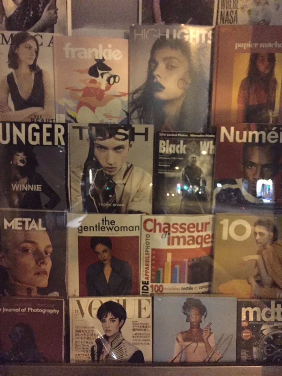 danisolana's tweet photo. Fotografía reciente de un quiosco de Barcelona. Desde las portadas de las revistas absolutamente nadie sonríe https://t.co/tyWEyJ1mhW