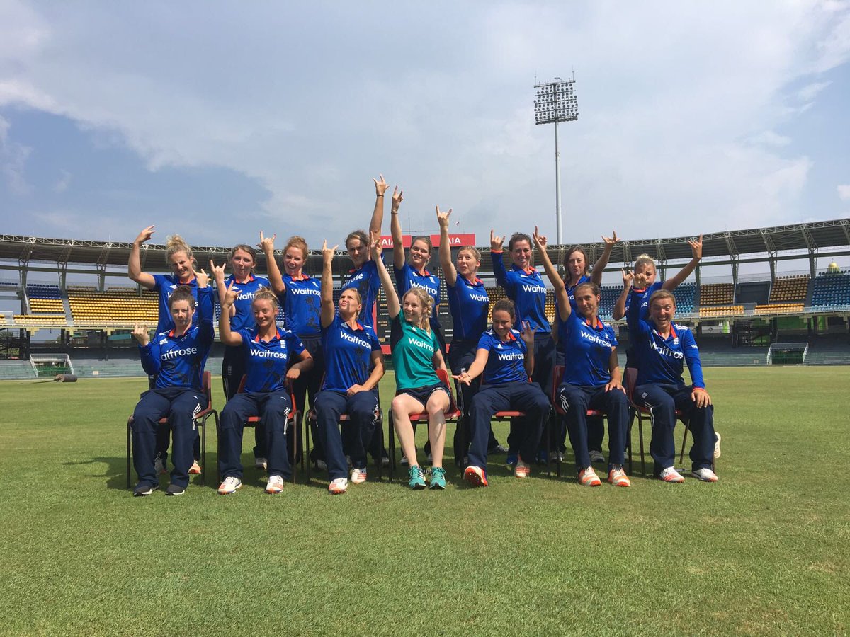 Heatherknight55's tweet photo. Going to miss 'mega LOL's' with this one. One of the best! #shooooot #dinnerclub #allofthepulses #baaaaabe #๐ค๐ป๐ธ https://t.co/CkxMdZ7dpF