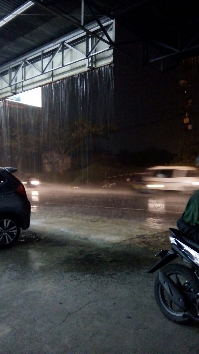 nurisradina's tweet photo. 19.05 arus lalin di jalan r.panji suroso terpantau lengang-NurisSTT11 #trafficmalang @edunewsfm @official_itv https://t.co/DKACnU7p5W