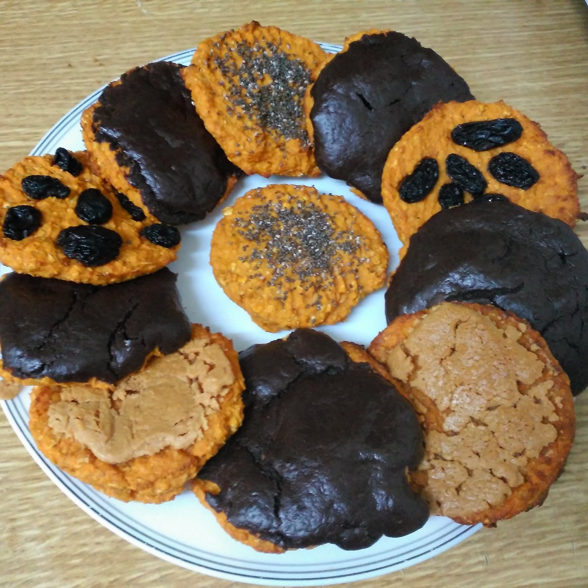 Fit_Namm's tweet photo. #Domingo de #reposteria #fitness #healthylifestyle #HealthyEating #HealthyFood #cookies #Cookie #fitfamily #galletas #dulces  #FelizDomingo https://t.co/XhLYqlbUex