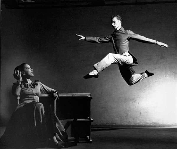 csermet2's tweet photo. #marthagraham #mercecunnigham amicales pensées @philippenoisett @Marco_Zanoli @MCPietragalla @ricketpick @pchevilley https://t.co/ixpM7phaEN