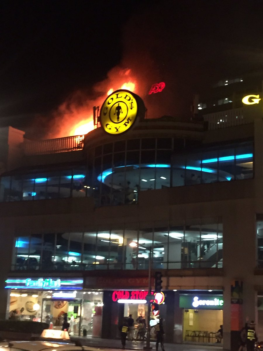 newswatchplusph's tweet photo. Fire alert: Gold's Gym in Glorietta 3, Makati on first alarm | @TXTFire, photo via @iamRyRamos https://t.co/zb0MfYGJD1