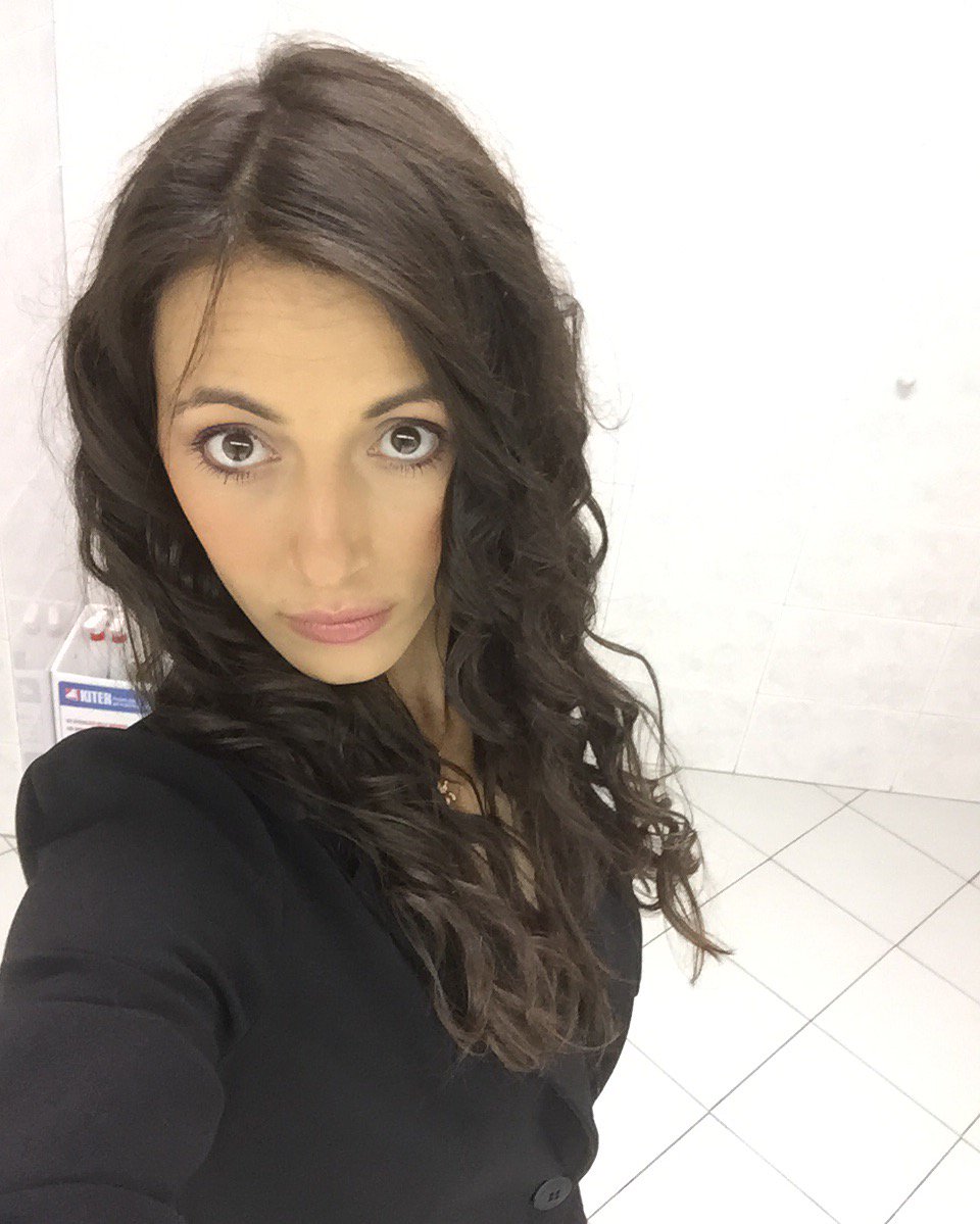 Aujourd'hui, j'ai fait les cheveux bouclés #cheveux #moi #curlyhair #hair #dresscode #happy #girl