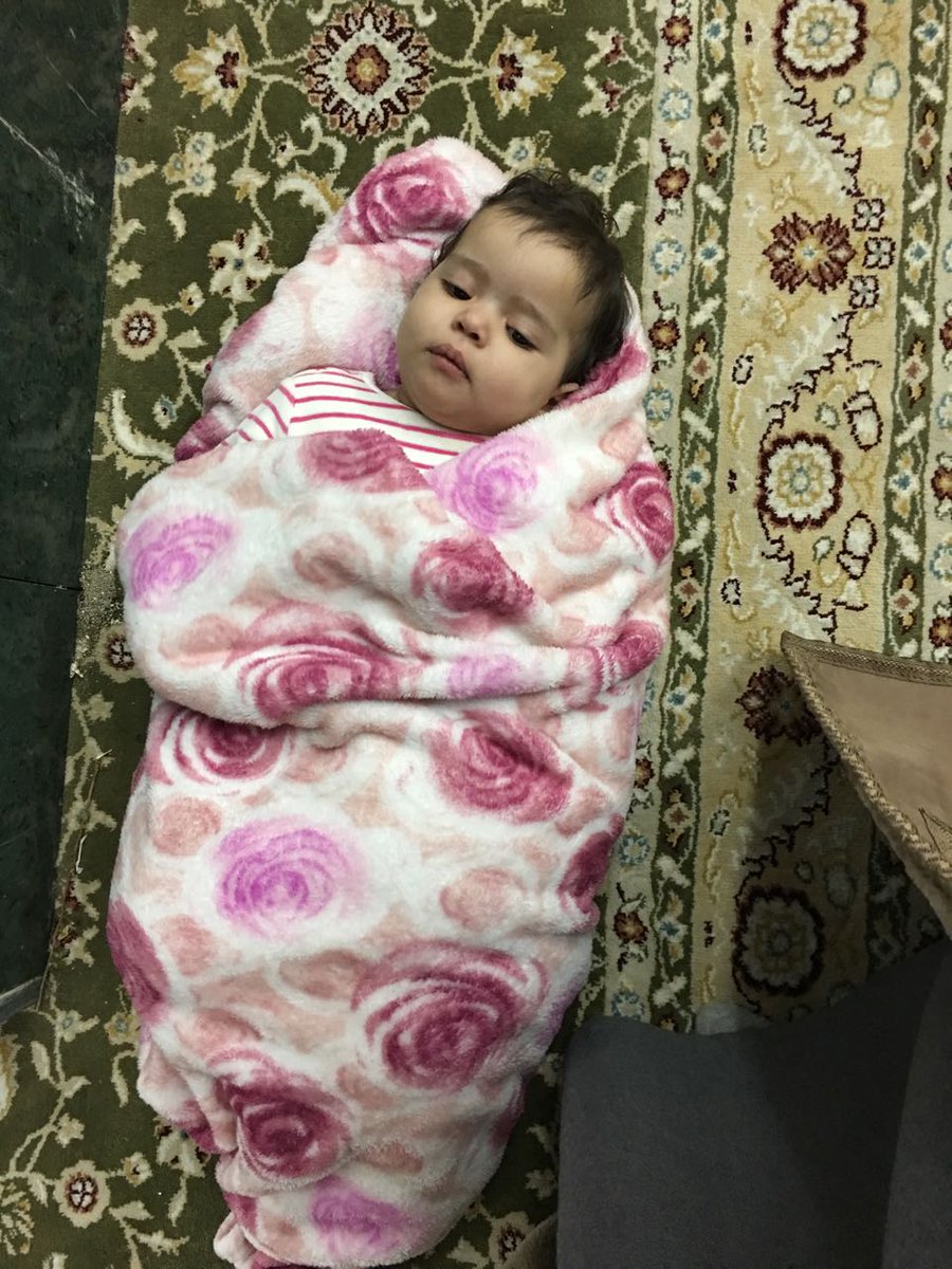 تم العثور على هذي الطفله في صلاة الفجر بمسجد السياري بالمحاله عمرها ٩ شهور
انشرو صورتها يمكن مخطوفه من اهلها في ابها