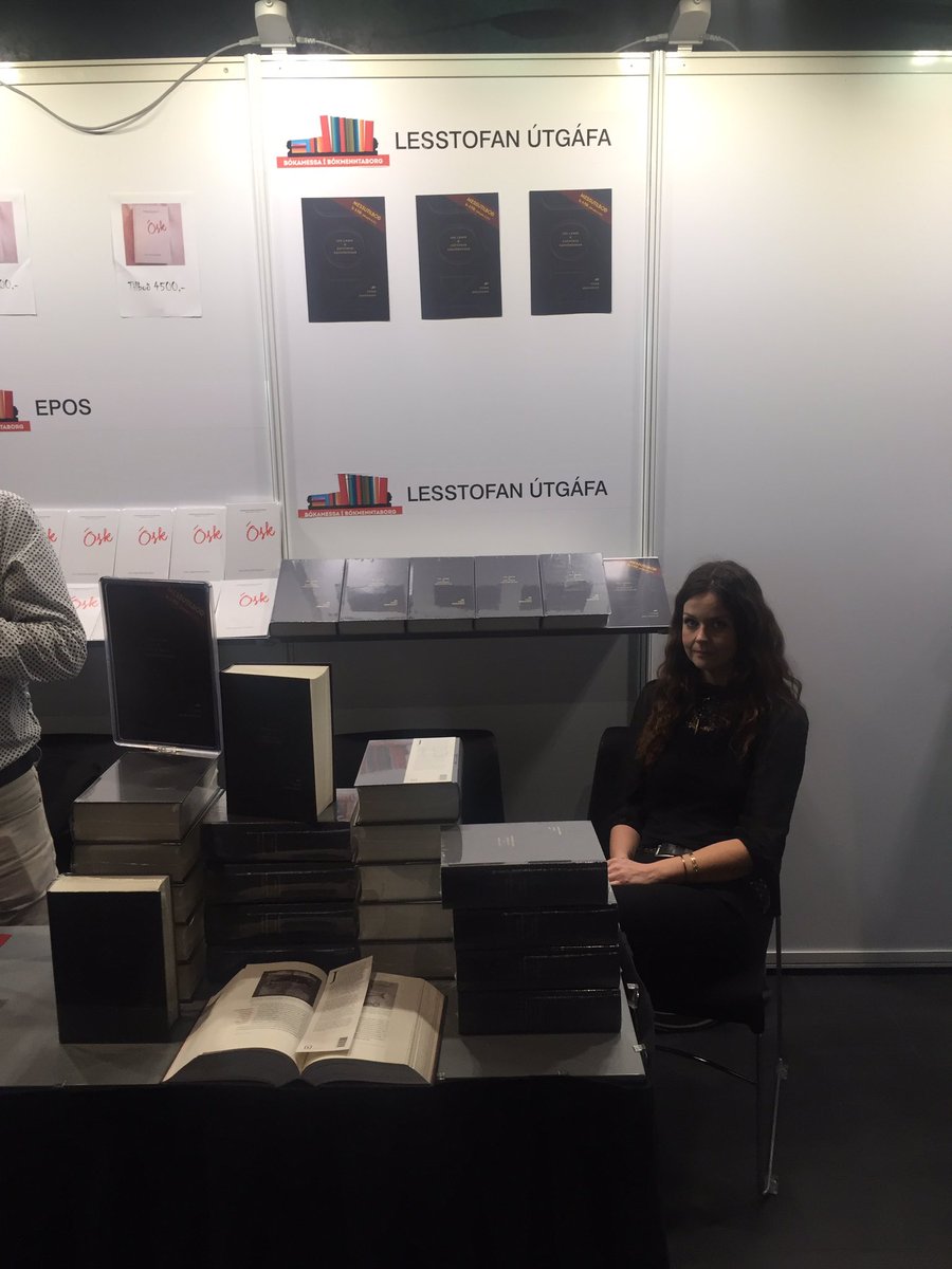 .<a href="/SigrnMargrt/">Sigrún Margrét </a> stendur vaktina í <a href="/HarpaReykjavik/">Harpa Reykjavik</a>. Verið velkomin! #bókamessan #jónlærði