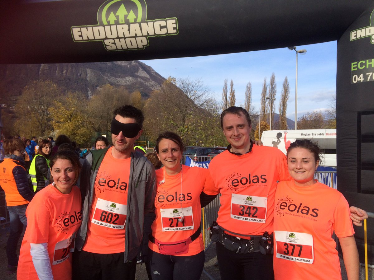 AgnesSimonnet's tweet photo. Encore une belle course #teamDMK @BD_eolas Corrida de Sassenage @W_Audrey_ @marcgruaz @Jeremy_Bureau @ScottiLu Bravo aux #blindrunners https://t.co/zrUMkuvXwE