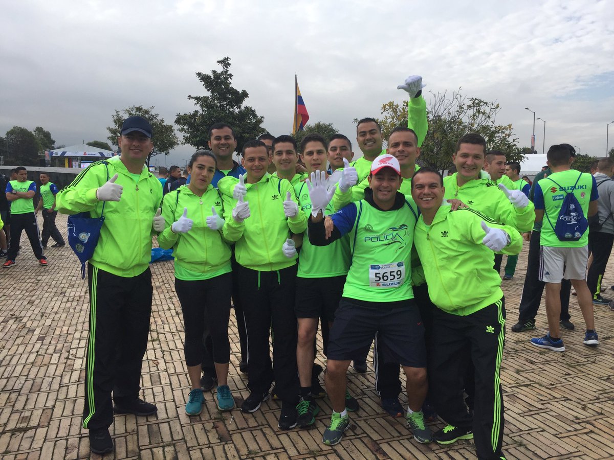 PosgradosPonal's tweet photo. Con casi 400 oficiales #Espol2016 presentes en la carrera 10k de @PoliciaColombia. Un reto para ti, un honor para nosotros. #yocorroporAOS https://t.co/ojMQY0pPzc