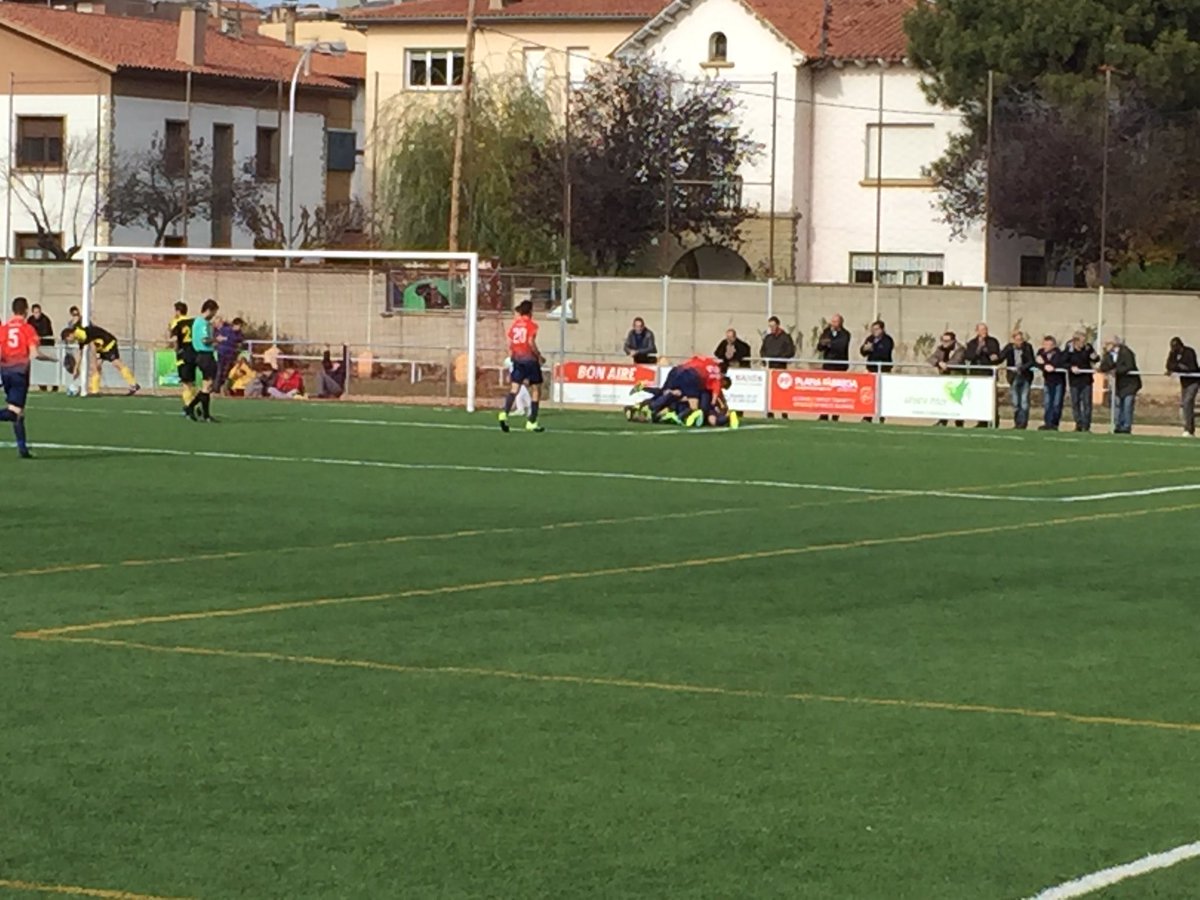 OARVic's tweet photo. ⏰FINAL OAR Vic 6 - CF Voltregà 1. Un OAR molt superior goleja al CF Voltregà amb gols de Vergés 2, @jaume_rius 2, Martí i Joan Ramon #3Cat5 https://t.co/4GVP5onkur