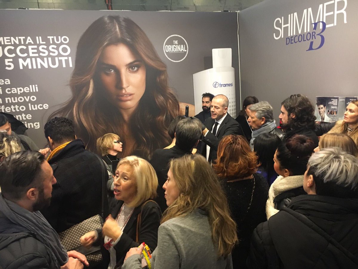 FramesiItaly's tweet photo. #YouShow2016, ecco alcune immagini in diretta dal nostro stand! @palaalpitour #hairstyle #shimmermania #framesi https://t.co/xp1G0PlSAi