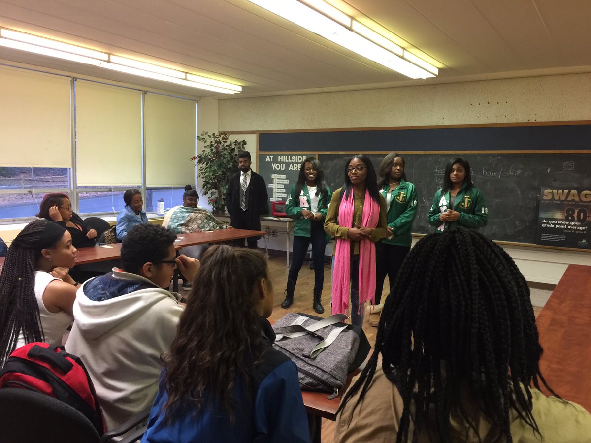 Sorors Junia, Kaeisha, Jayla, and Kassancia leading an ASCEND session on fiscal responsibilities of college life Thursday afternoon. #ASCEND