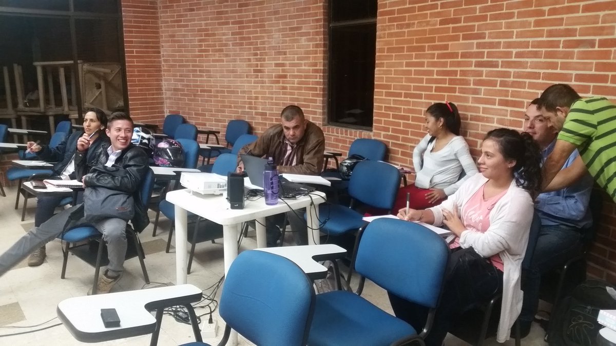 alejarub's tweet photo. Fomentando el b.learning en los estudiantes de algebra,trigo y geometria analitica @cienciasunad @jaalesc @ClaudioCamiloG1 @unadibague https://t.co/9oZS2XRDn6