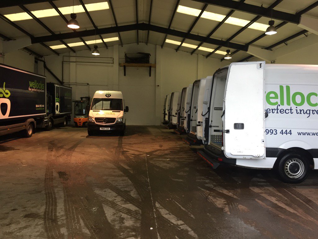 pauljgunn's tweet photo. New unit and vans looking good for artic tomorrow thanks to Mr Tweedie #scotlandthe brave https://t.co/749bU4sZvB